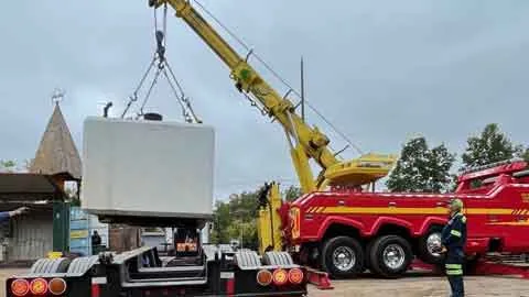 Dave's wrecker assisting with cargo transfer